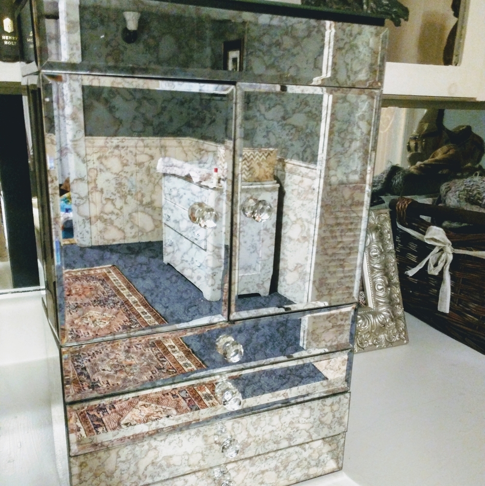 Beautiful Jewelry Box!